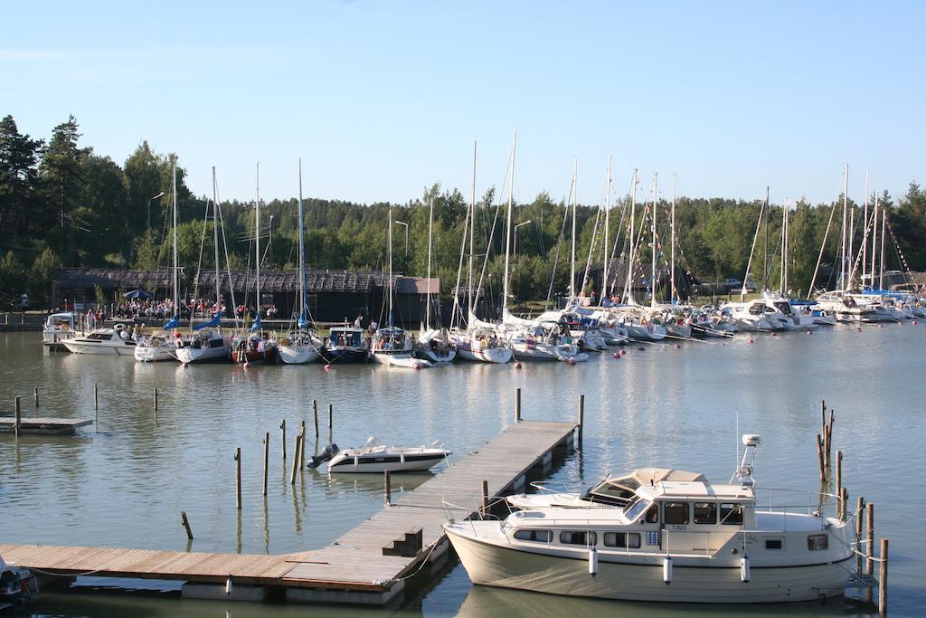 Peterzens Boathouse Villa Laupunen Buitenkant foto